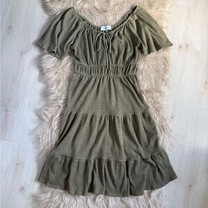 NWT Gilli Reese Short Sleeves Dress